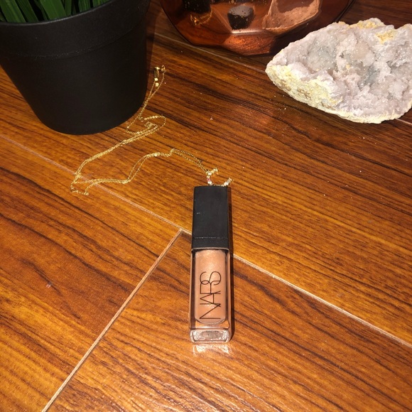 ✨ FREE ✨ NARS MINI LIPGLOSS IN GOLD DIGGER✨